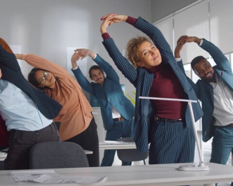 Sport im Büro: 11 Fitness-Übungen für den Arbeitsplatz