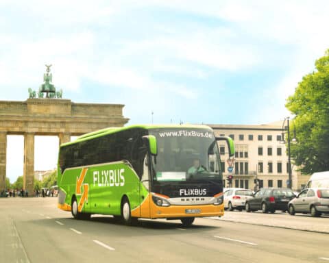 Flixbux vor dem Brandenburger Tor