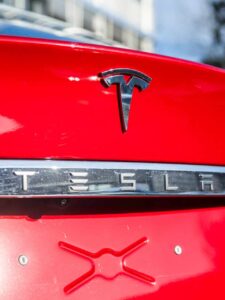 Elon Musks Tweets lassen Tesla-Aktie sinken