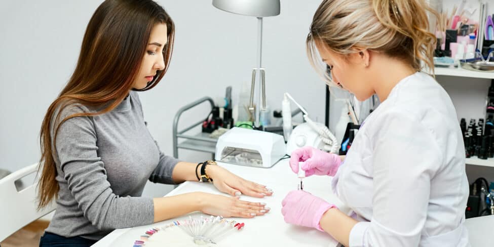 Ein Nagelstudio zu eröffnen, ist für Kosmetiker an bestimmte Herausforderungen geknüpft.
