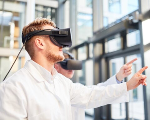 Virtual Reality im Unternehmen: besser arbeiten dank VR-Brille?