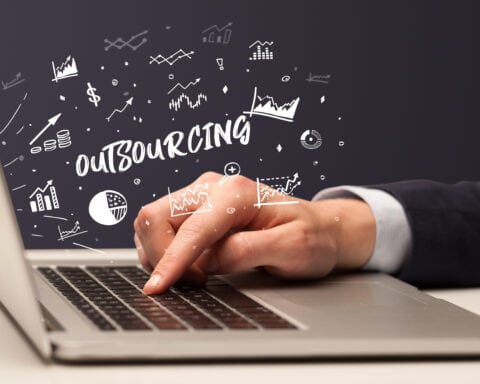 Outsourcing im E-Commerce: Was du auslagern kannst – und solltest
