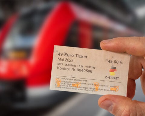 49-Euro-Ticket ab Mai: Was du als Unternehmer und Personaler wissen musst