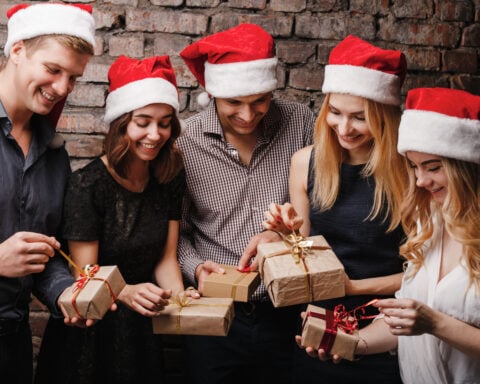 Geschenke für deine Mitarbeiter zu Weihnachten: 4 festliche Ideen