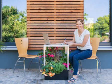 Greenling-Gründerin Johanna Leisch mit ihrem Produkt dem Minigarten