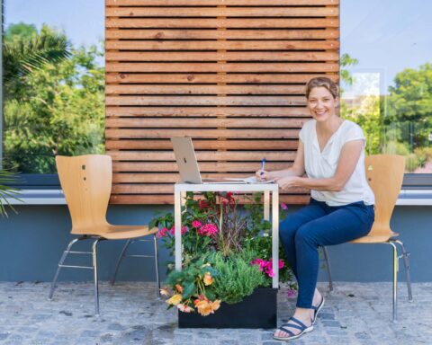 Greenling-Gründerin Johanna Leisch mit ihrem Produkt dem Minigarten